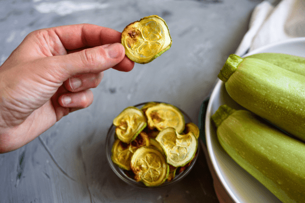 Chips de Abobrinha na Air Fryer