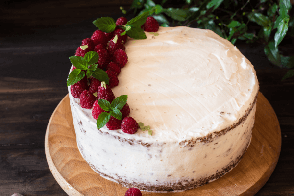 Bolo de Chocolate Branco e Framboesas