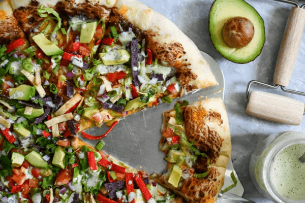 Pizza Mexicana com Guacamole e Pimentões Coloridos