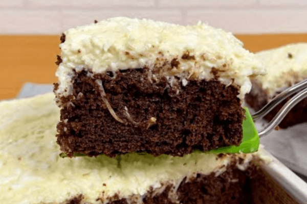 Bolo de Chocolate com Prestígio e sem Farinha